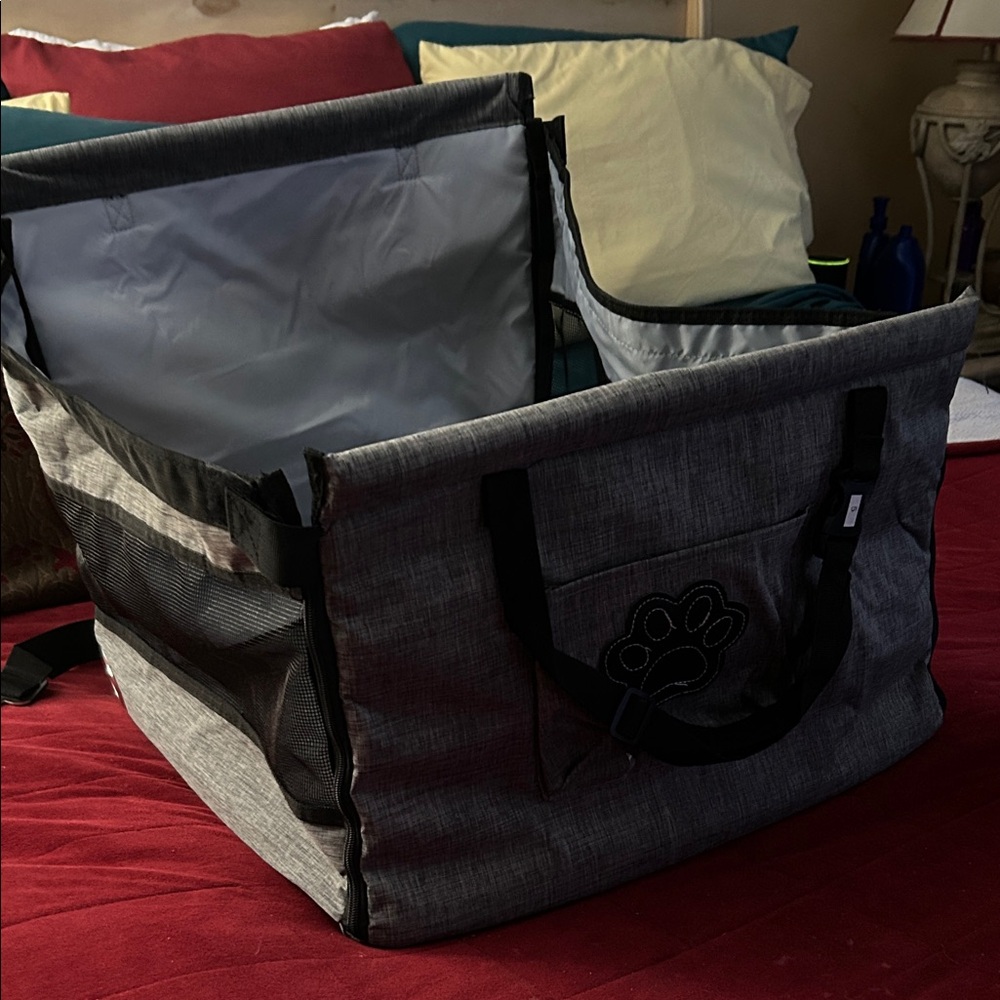 Gray Quilted Pet safety Car Seat